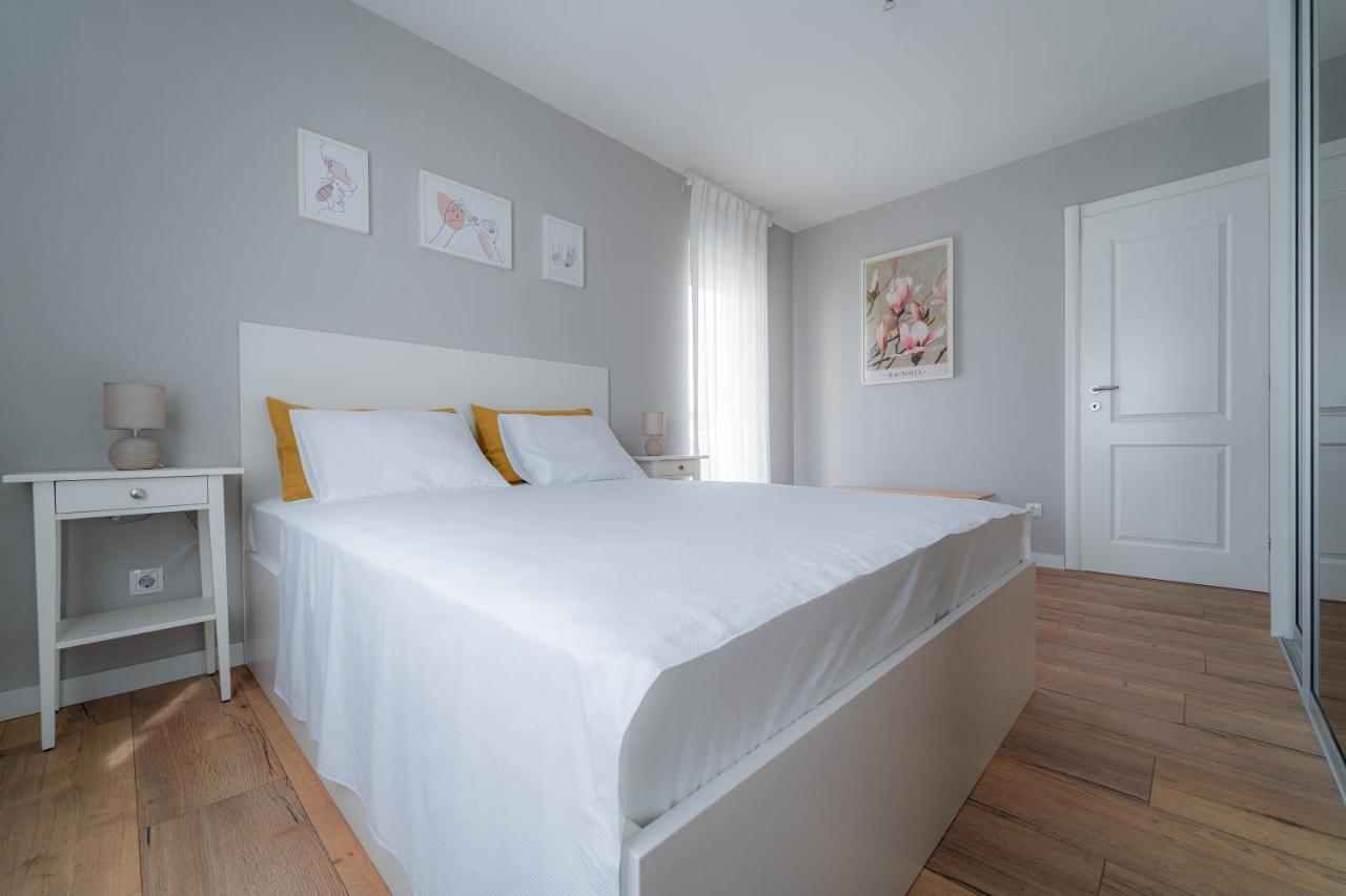 Luxury Apartment Laluna Kamen 外观 照片